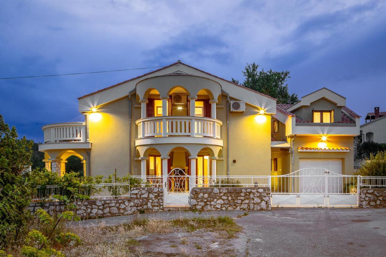 Вилла Lusi House Свети-Филип-и-Яков Экстерьер фото